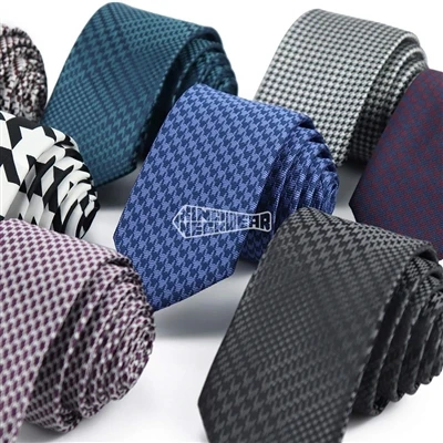 Houndstooth raksta kaklasaišu šarms